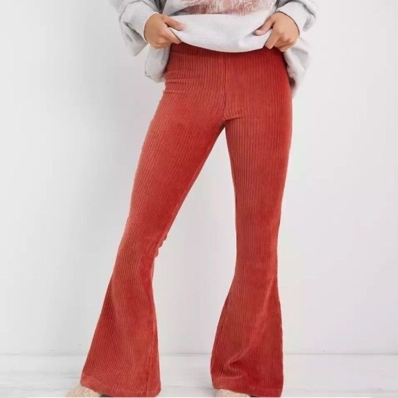 Aerie Groove-On Over Textured Flare Pants - Picture 1 of 5